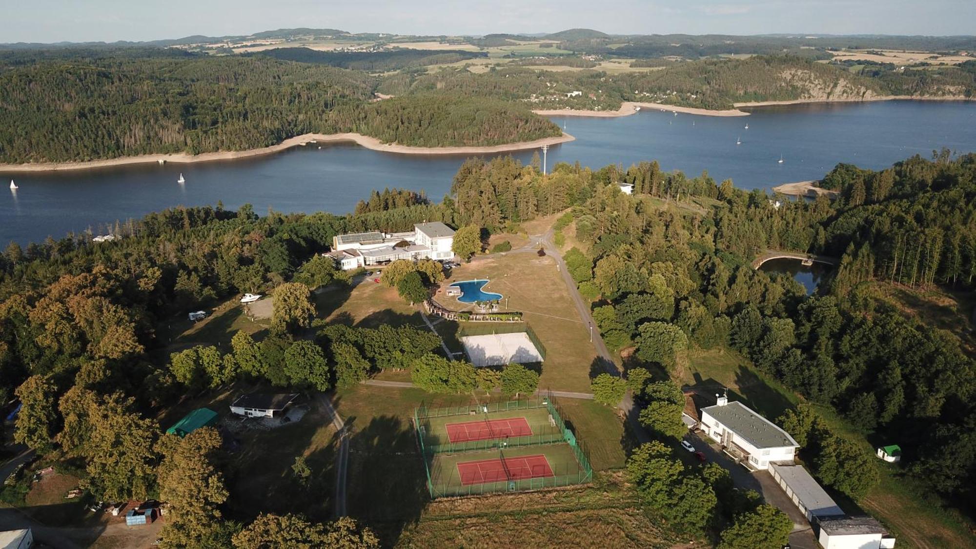 Wellness Hotel Orlik Kozarovice Екстериор снимка